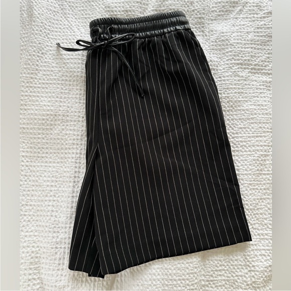 Express Pants - Express Black and White Pinstripe Women Dressy Shorts with Elastic Waistband